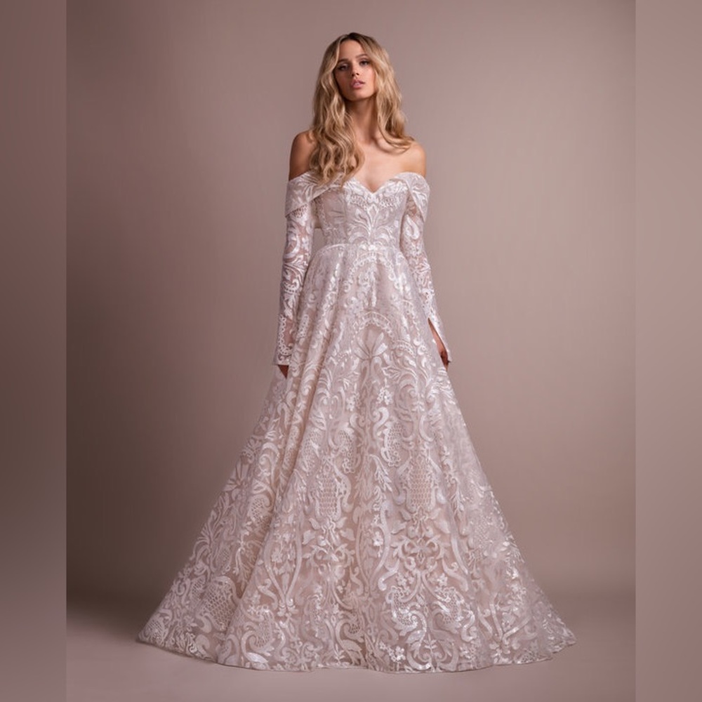 STYLE 6900 MARSDEN
HAYLEY PAGE WEDDING GOWN